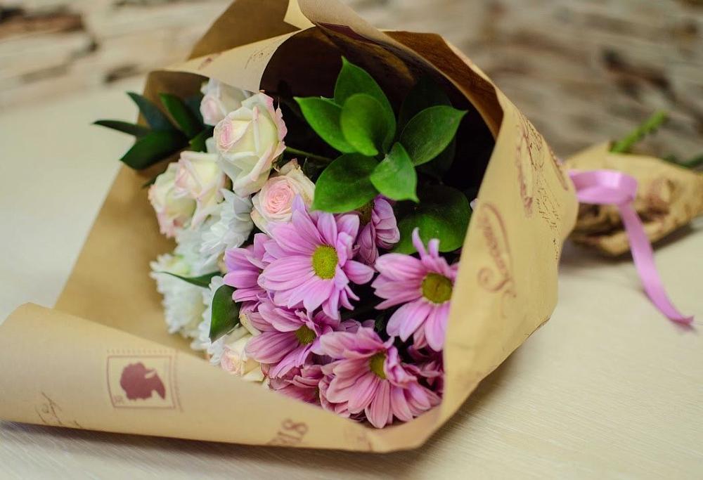 Букет цветов из: Розы и Хризантемы в Комгарон