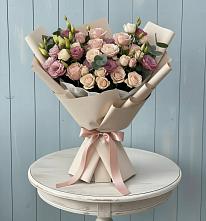 Букет цветов из:  Розы и Лизиантусы в Комгарон