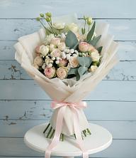 Букет цветов из:  Розы и Лизиантусы в Комгарон