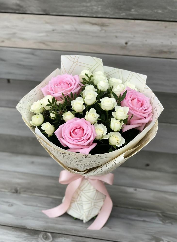 Букет цветов из: Розы в Комгарон