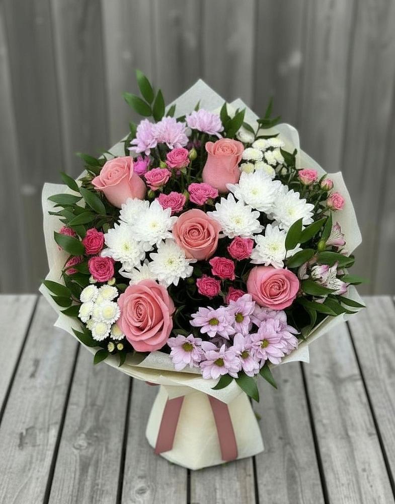 Букет цветов из: Альстромерии, Гвоздики, Розы и Хризантемы в Комгарон