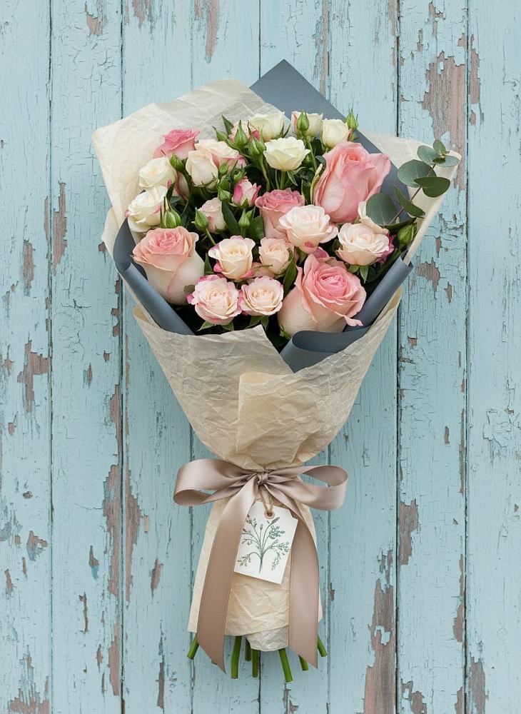 Букет цветов из: Розы в Комгарон