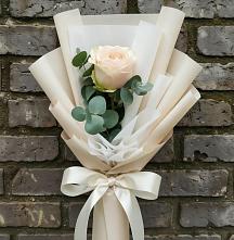 Букет цветов из:  Розы в Комгарон
