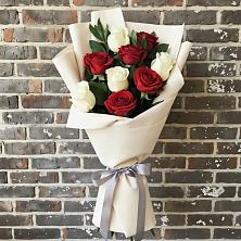 Букет цветов из:  Розы в Комгарон