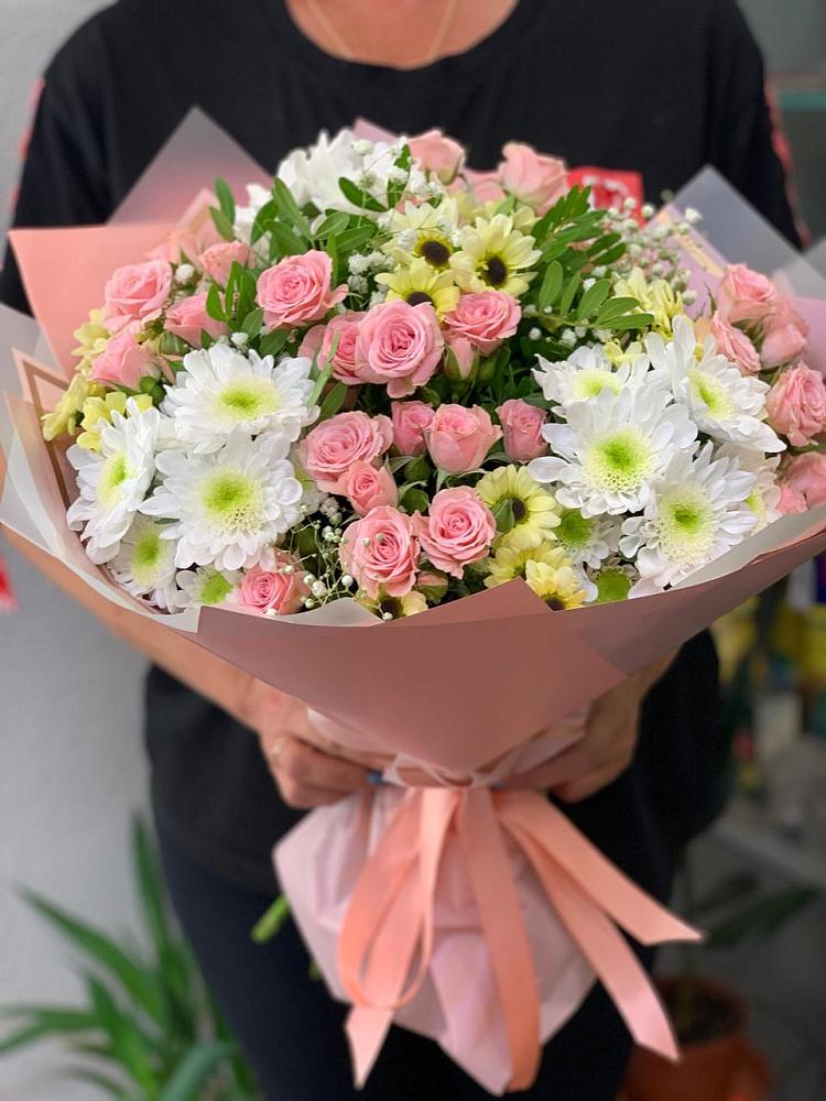 Букет цветов из: Розы и Хризантемы в Комгарон