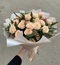 Букет Кремовые розы Латте в Комгарон