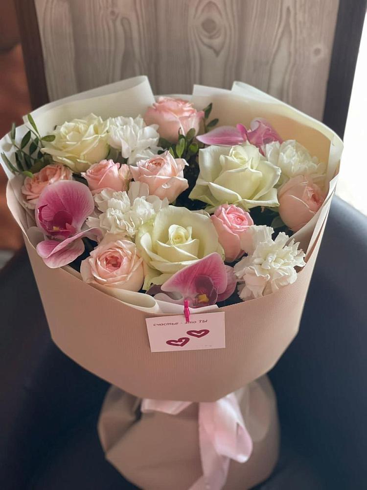 Букет цветов из: Орхидеи, Розы и Гвоздики в Комгарон