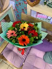Букет цветов из:  Герберы, Хризантемы и Альстромерии #REPLACE_PRED# Комгарон
