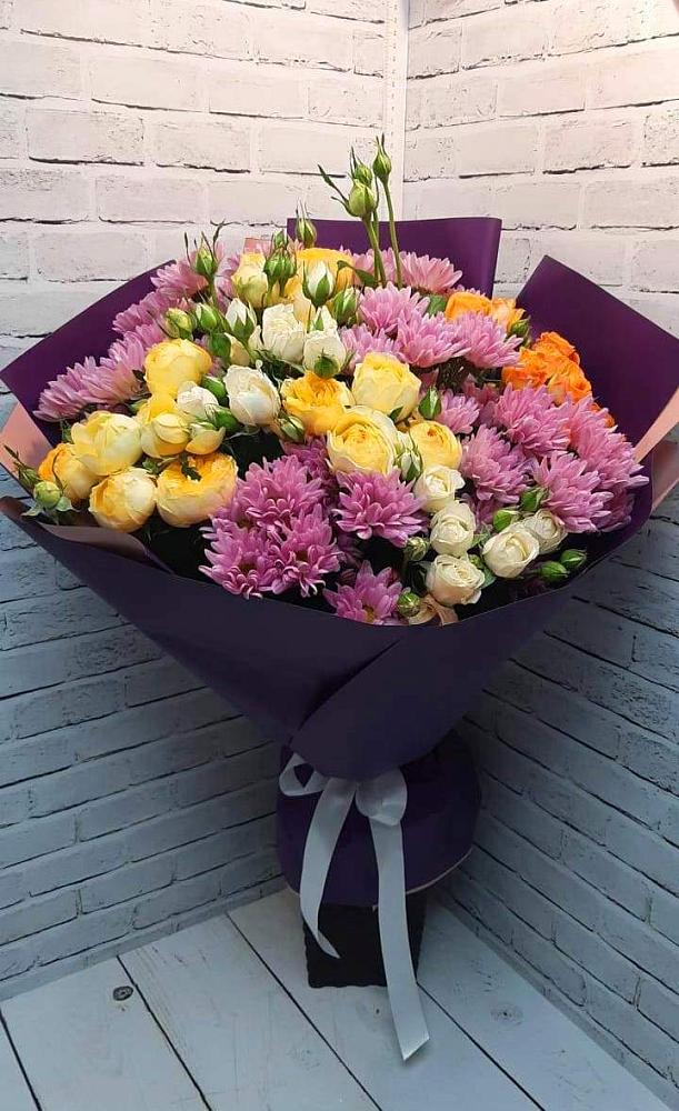 Букет цветов из: Хризантемы и Розы в Комгарон