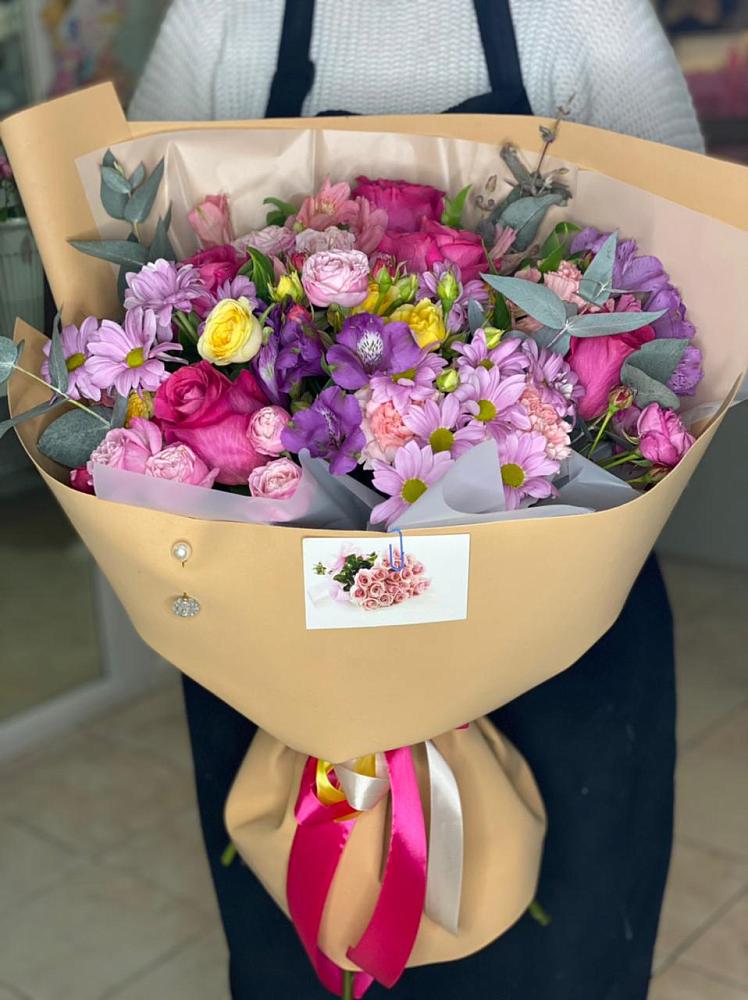 Букет цветов из: Хризантемы, Гвоздики и Альстромерии в Комгарон