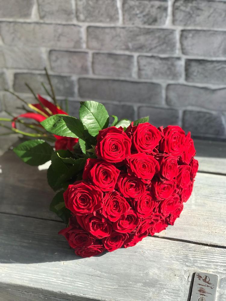 Букет Красные розы Фридом в Комгарон