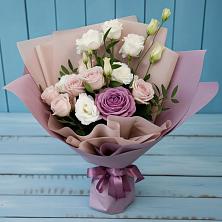 Букет цветов из:  Розы и Лизиантусы в Комгарон