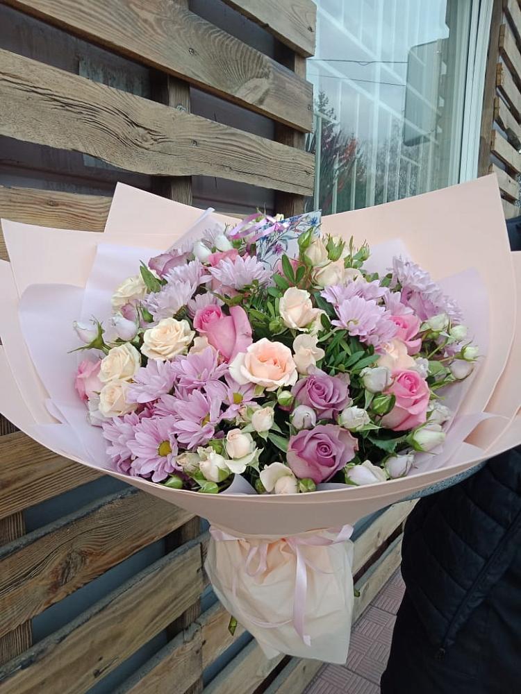 Букет цветов из: Розы и Хризантемы в Комгарон