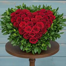 Цветочная композиция из Розы в виде сердца в Комгарон