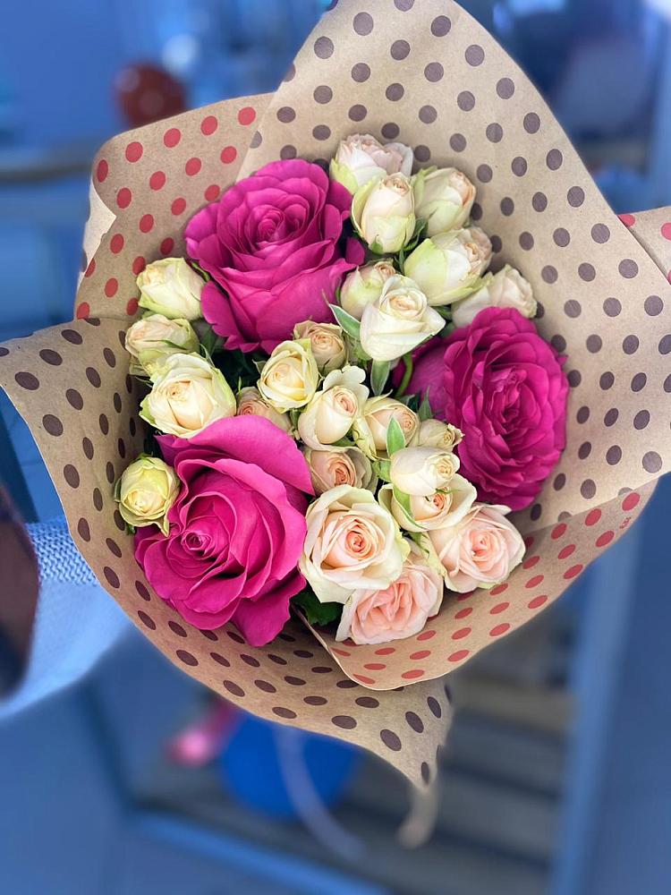 Букет цветов из: Розы в Комгарон