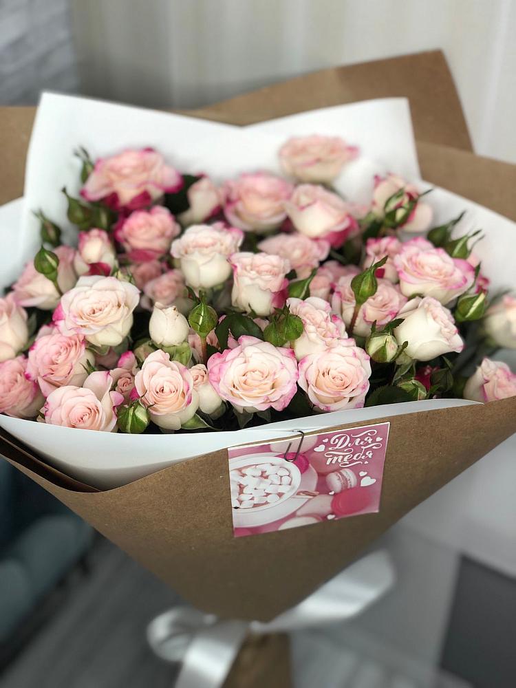 Букет цветов из: Розы в Комгарон