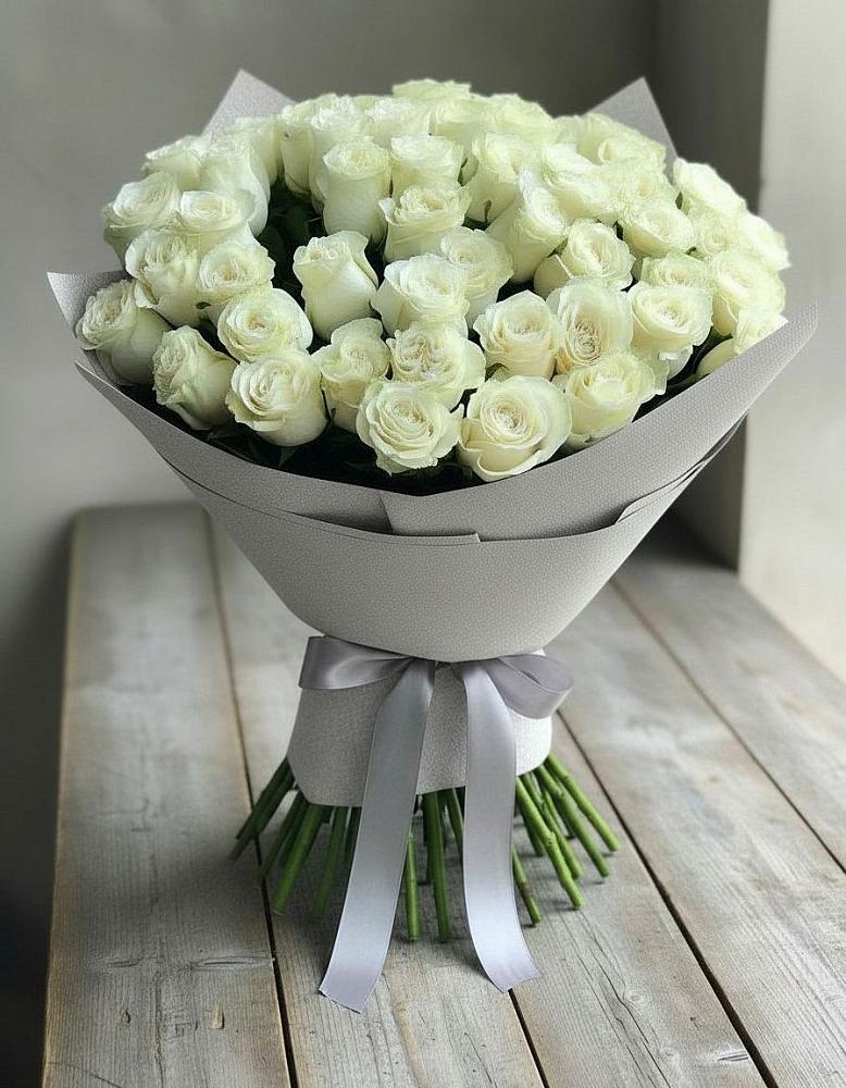 Букет 35 Белых роз в Комгарон
