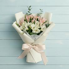 Букет цветов из:  Альстромерии в Комгарон