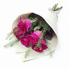 Букет цветов из:  Розы в Комгарон