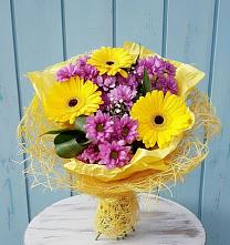 Букет цветов из:  Хризантемы и Герберы в Комгарон