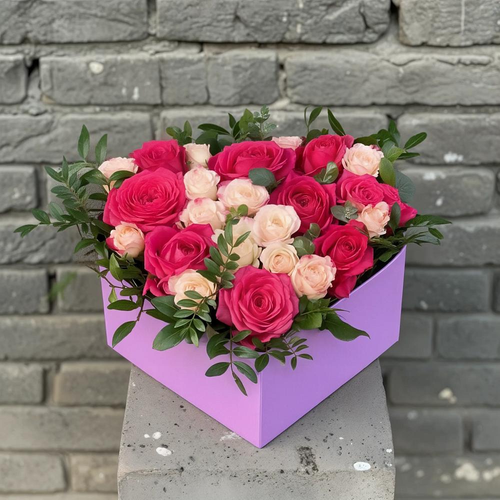 Цветочная композиция из Розы в коробке в Комгарон