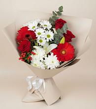 Букет цветов из:  Розы, Хризантемы, Герберы и Лилии в Комгарон