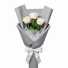 Букет 3 белые розы в Комгарон