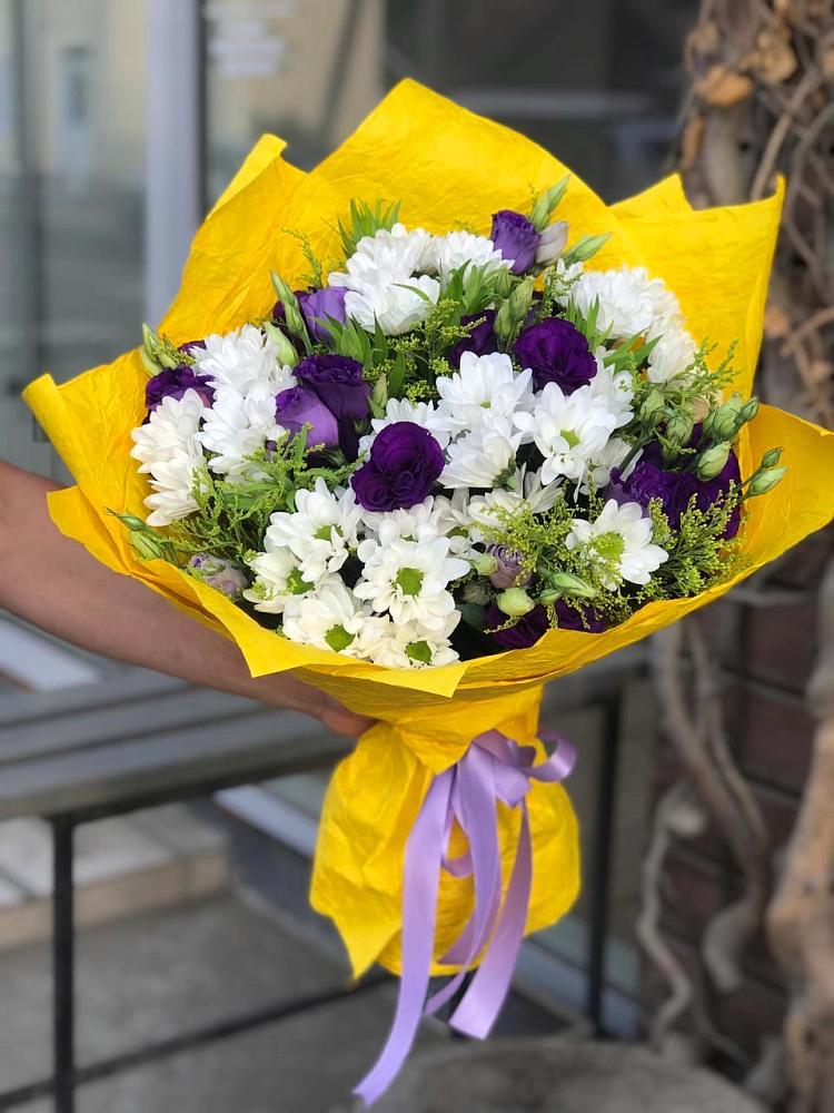 Букет цветов из: Ирисы, Хризантемы и Ромашки в Комгарон