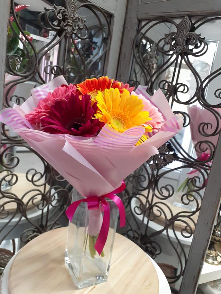 Букет цветов из: Герберы в Комгарон