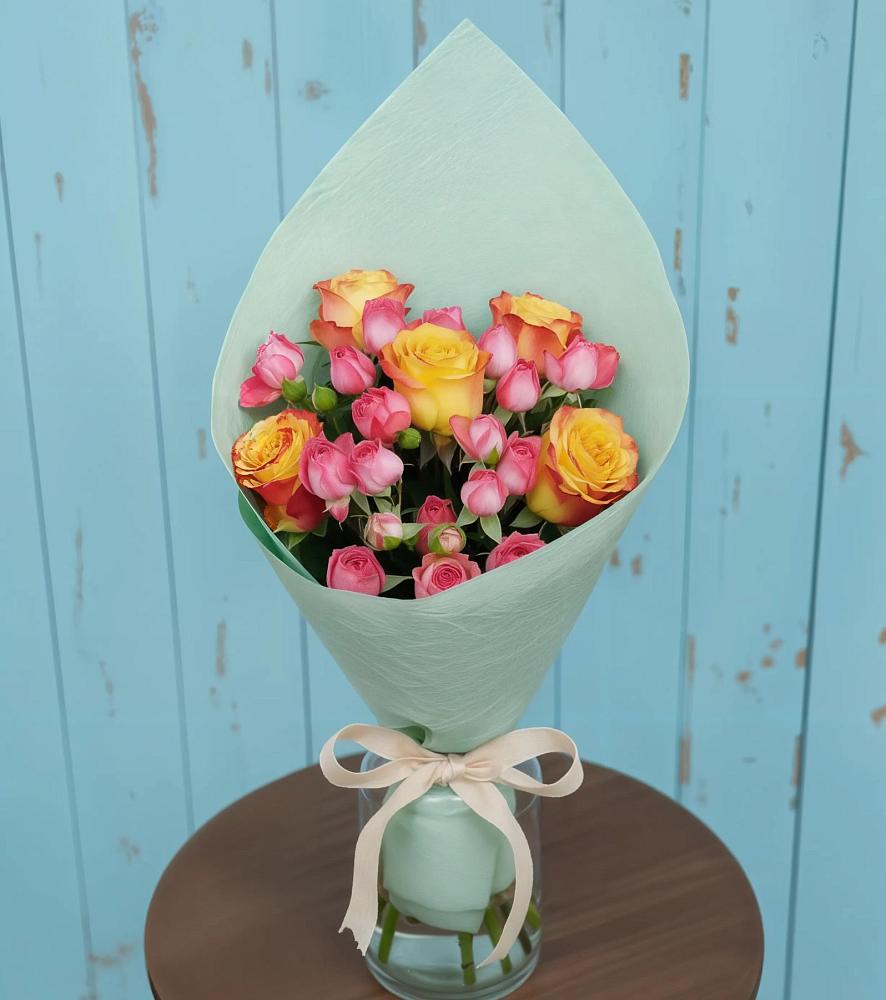 Букет цветов из: Розы в Комгарон