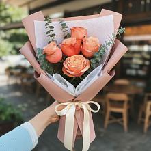 Букет цветов из:  Розы в Комгарон