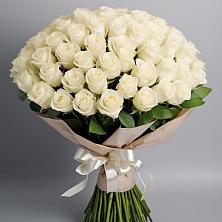 Букет 101 беля роза Белоснежка в Комгарон