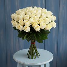 Букет 51 Белая роза Эдлесс Лав в Комгарон