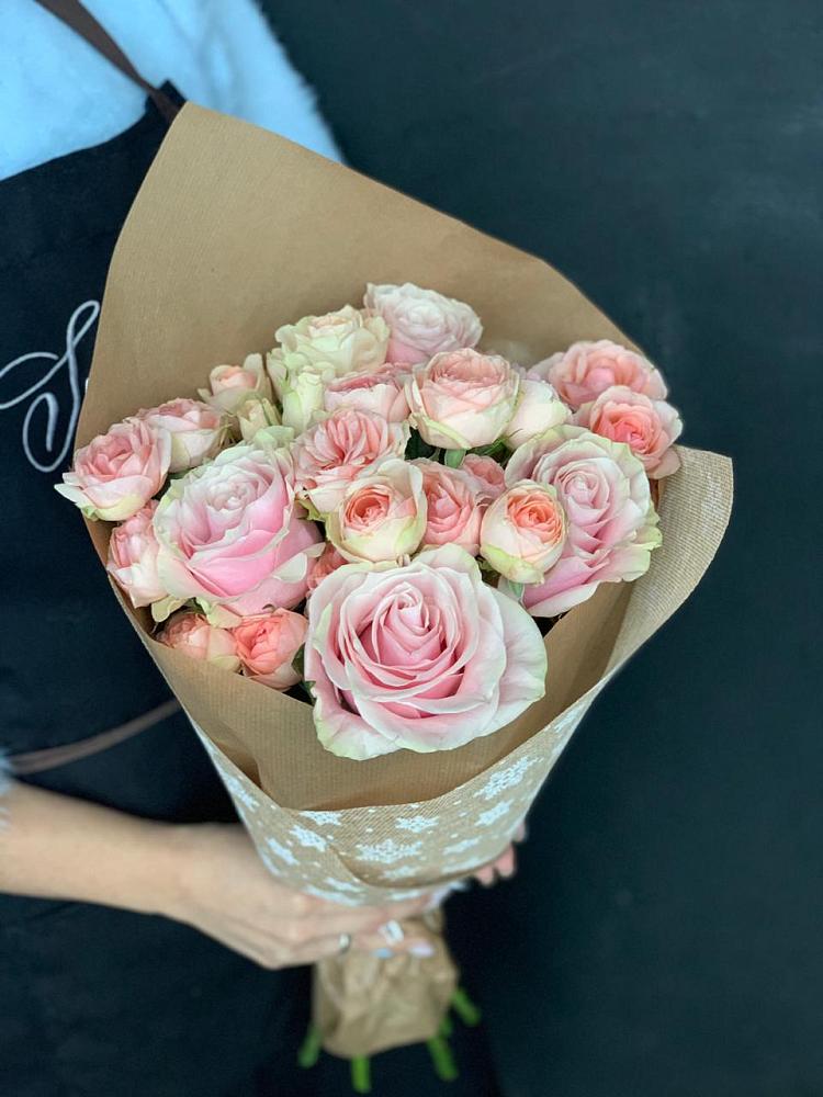 Букет цветов из: Хризантемы и Розы в Комгарон