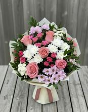 Букет цветов из:  Альстромерии, Гвоздики, Розы и Хризантемы в Комгарон
