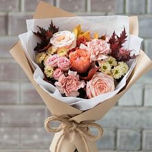 Букет цветов из:  Гвоздики, Хризантемы и Розы в Комгарон
