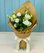 Букет цветов из:  Хризантемы и Лизиантусы в Комгарон