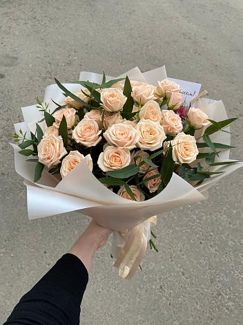 Букет Кремовые розы Латте в Комгарон
