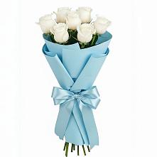 Букет 7 белых роз Проуд в Комгарон