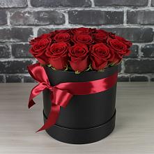 Цветочная композиция из Розы в шляпной коробке в Комгарон