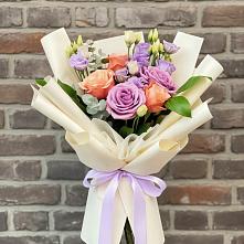 Букет цветов из:  Лизиантусы и Розы #REPLACE_PRED# Комгарон