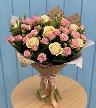 Букет цветов из:  Розы в Комгарон