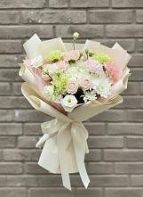 Букет цветов из:  Гвоздики, Розы, Лизиантусы и Хризантемы #REPLACE_PRED# Комгарон
