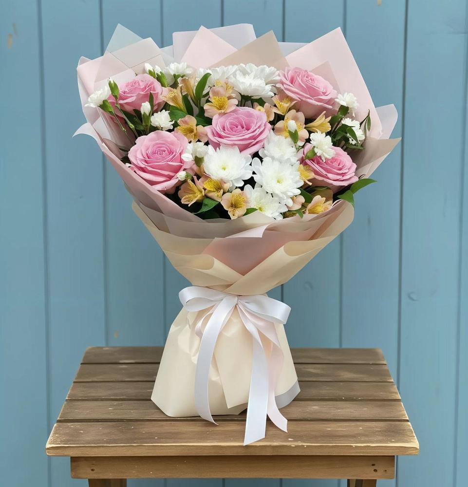 Букет цветов из: Гвоздики, Орхидеи и Розы в Комгарон