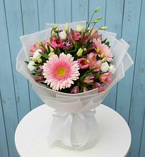 Букет цветов из:  Герберы, Альстромерии и Лизиантусы #REPLACE_PRED# Комгарон