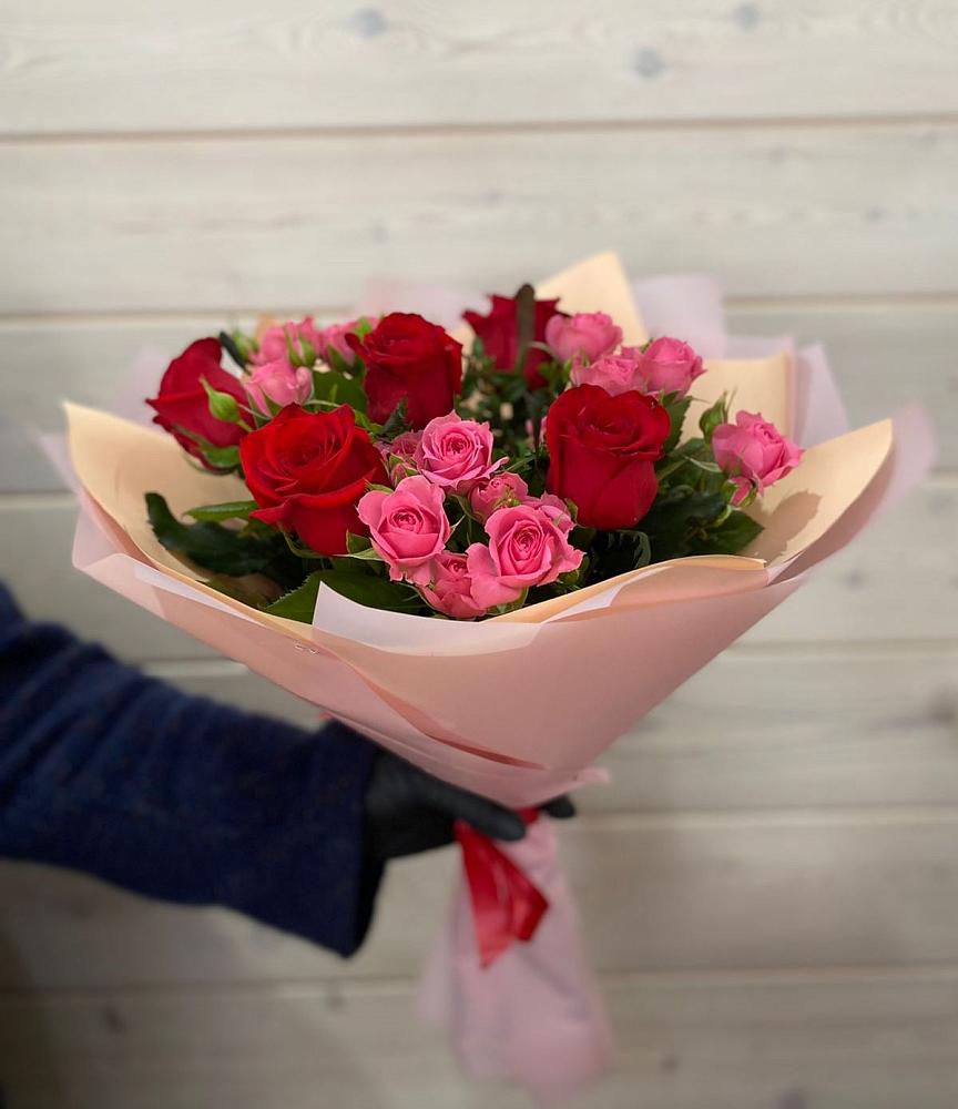 Букет цветов из: Розы в Комгарон