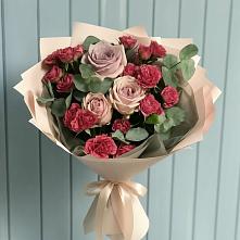 Букет цветов из:  Гвоздики и Розы в Комгарон