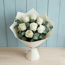 Букет Белые розы в Эвкалипте в Комгарон