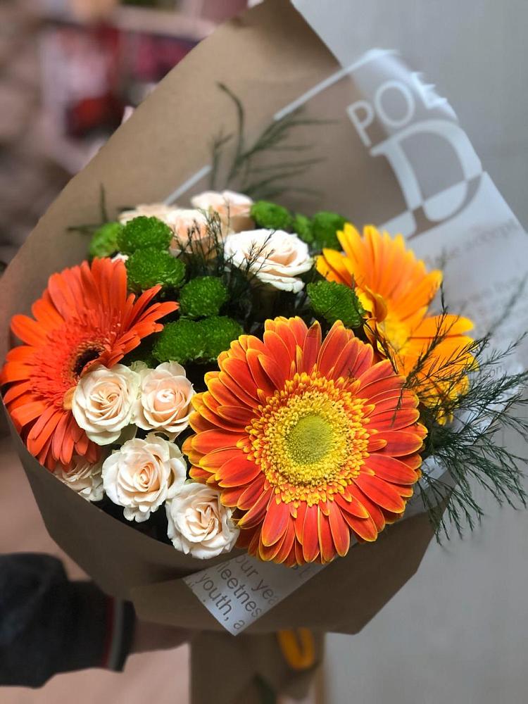 Букет цветов из: Герберы, Хризантемы и Розы в Комгарон