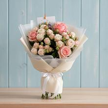 Букет цветов из:  Розы в Комгарон